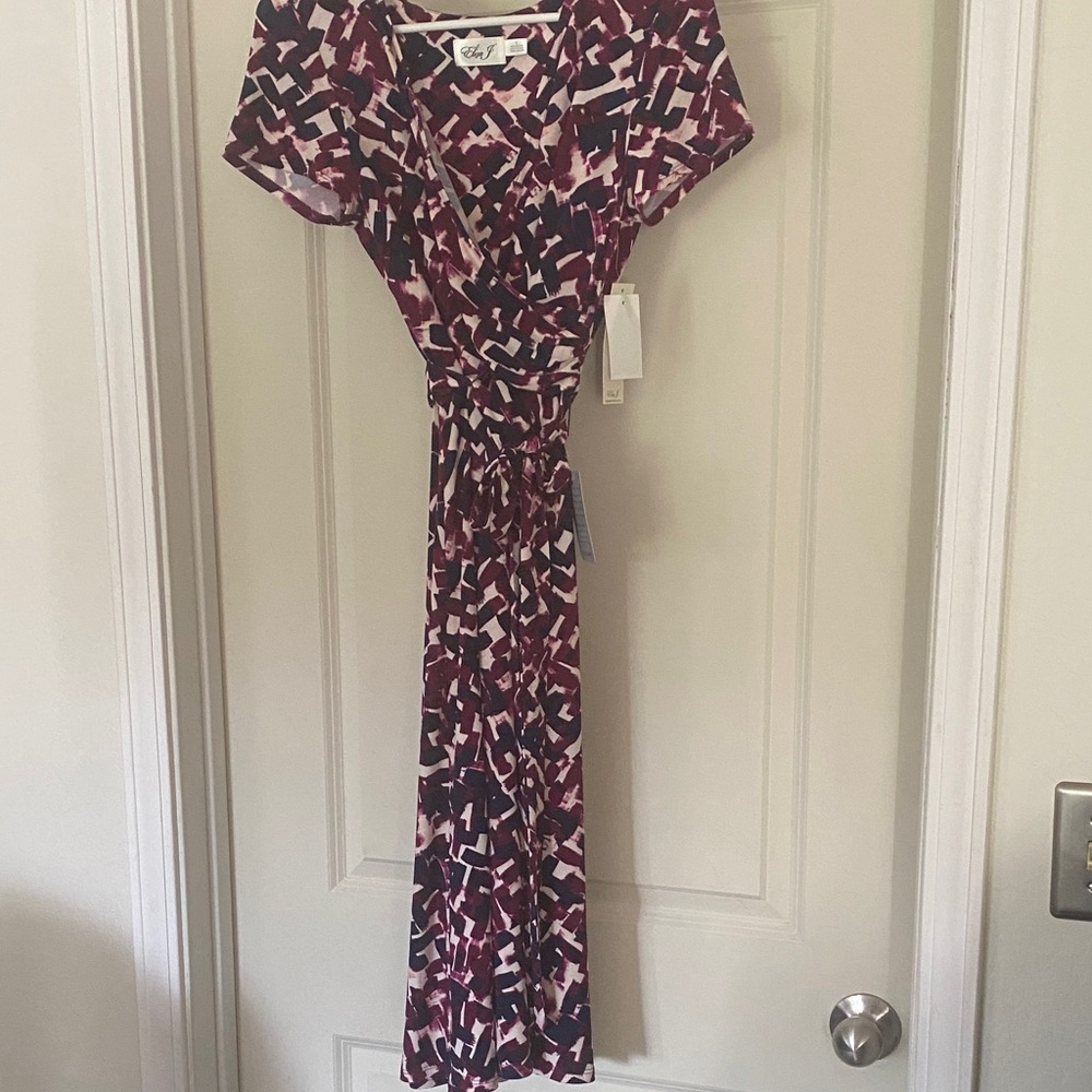 Eliza J Abstract Black Dress in Navy and Burgundy. Size 6 NWT